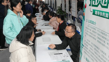 职场“35岁红线”调查：求职平台多无年龄限制，如遇到可举报