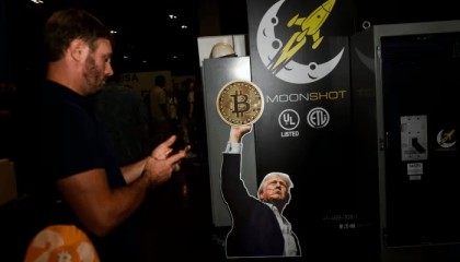 比特币突破89000美元 加密货币集体暴涨