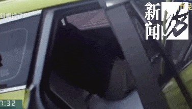 留下你的警号!男子出租车内痛到打滚,送医后却缠住民警
