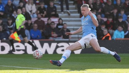 金靴没了！曼城官宣哈兰德左脚踝受伤 将缺席大部分比赛