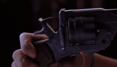 东北老哥耕地捡枪拍抖音，3小时后警察上门：查水表！丨轻武专栏