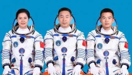 神舟十九号明天发射!90后要上太空了,简历公布!中国人登月,也有最新消息