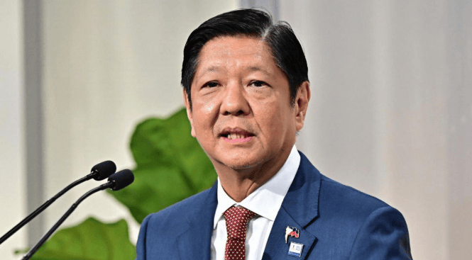 黄岩岛事件升级！菲律宾海警船冲撞中国海警，百米逼近挑衅，南海上演不寻常一幕！