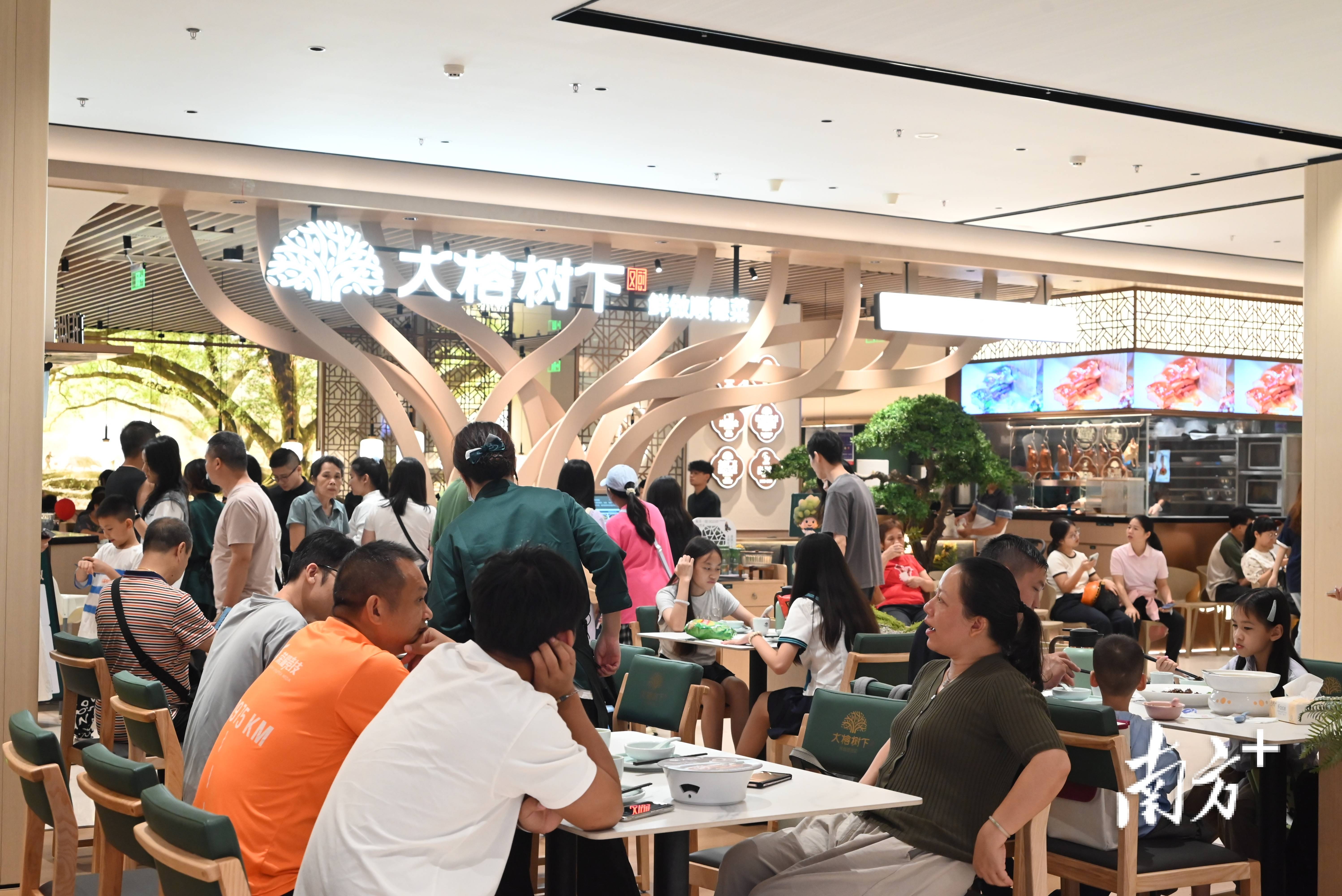 多图|双节消费旺,江门市区商圈人气爆棚